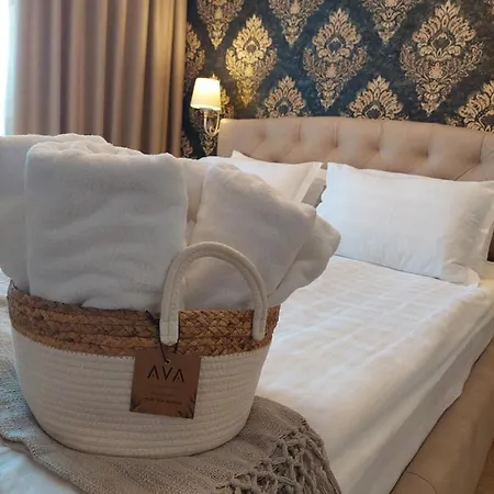 Luny Art Center * Roese