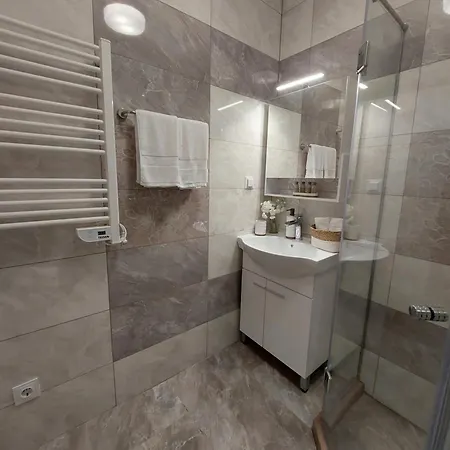 Luny Art Center Roese